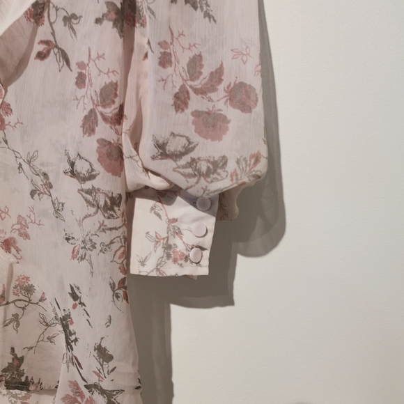 Rare Anthropologie Leith medium balloon sleeve high low sheer top - Picture 8 of 10